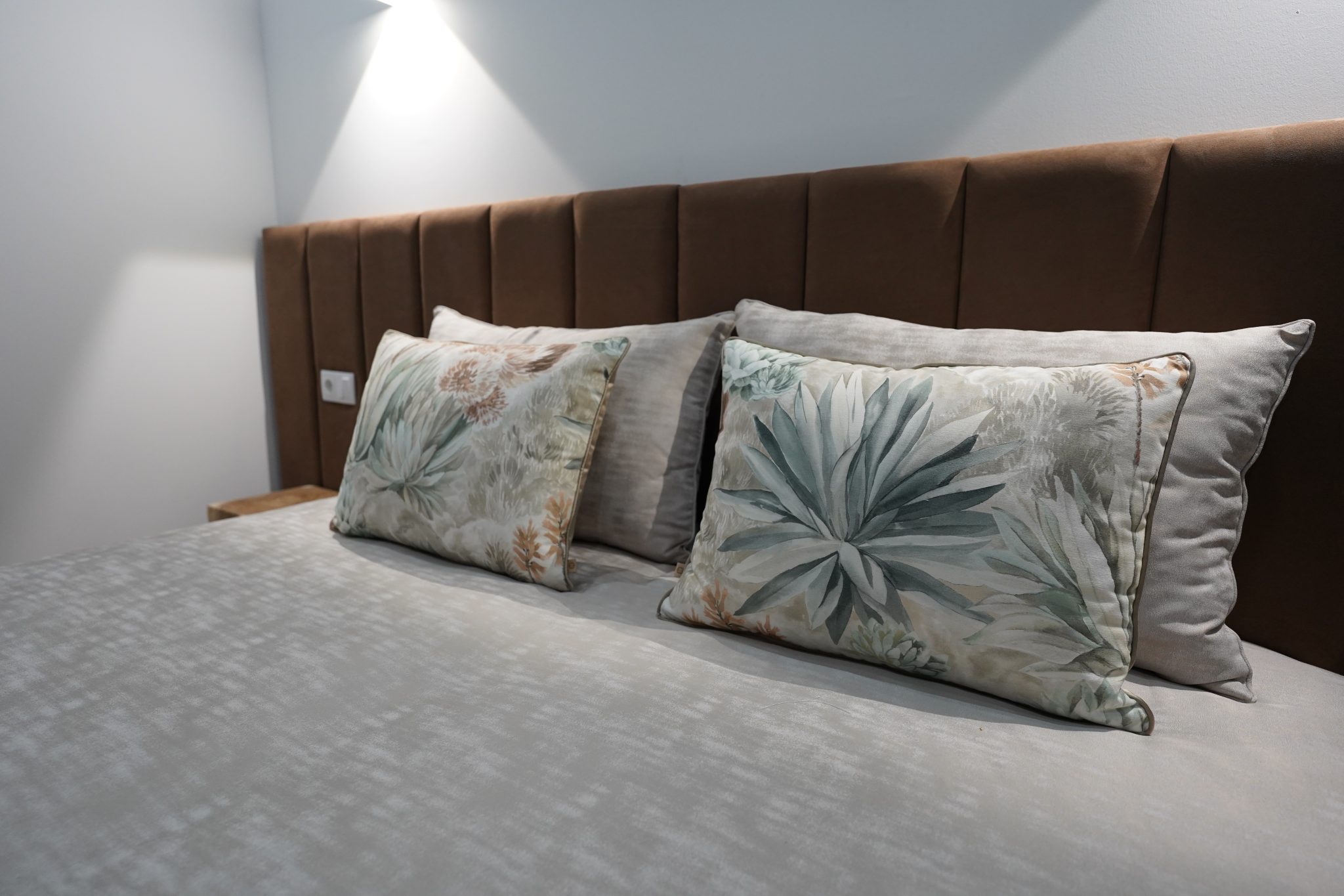 Foto 1_ quarto vista montanha